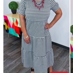 Black/white tiered maxi dress